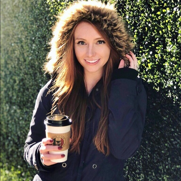 Meet your Posher, April - Picture 2 of 3